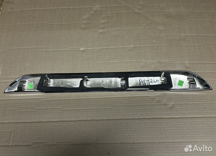 Renault Kaptur 1 накладка крышки багажника