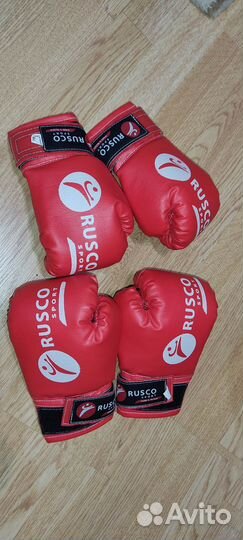 Боксерские перчатки и груша