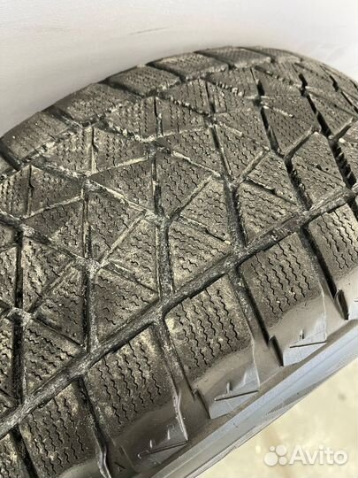 Bridgestone Blizzak DM-V2 255/50 R19 107T