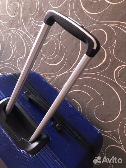 Продам переноску и чемодан большой