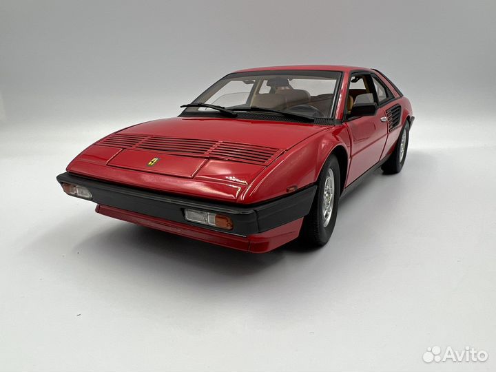Модель 1:18 Hot Wheels Elite Ferrari Mondial 8
