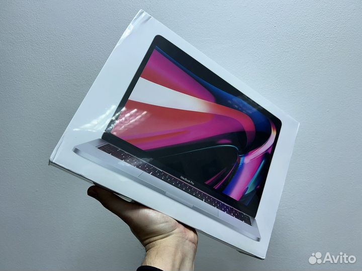 Hoвый MacBook 13 Pro M2 8\256 Gb +