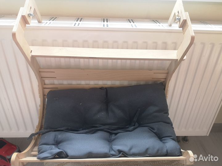 Кошачья лежанка на батарею