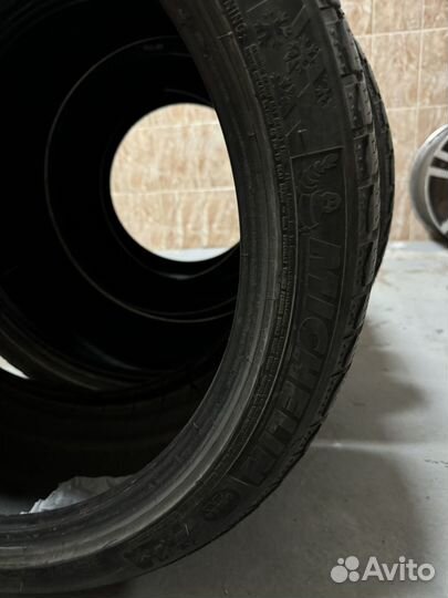 Michelin Alpin 255/40 R20 и 295/35 R20 W