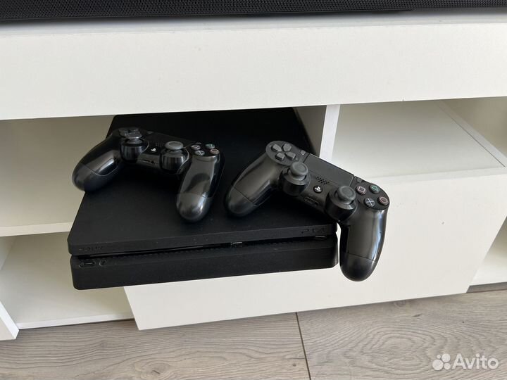 Игровая приставка ps4