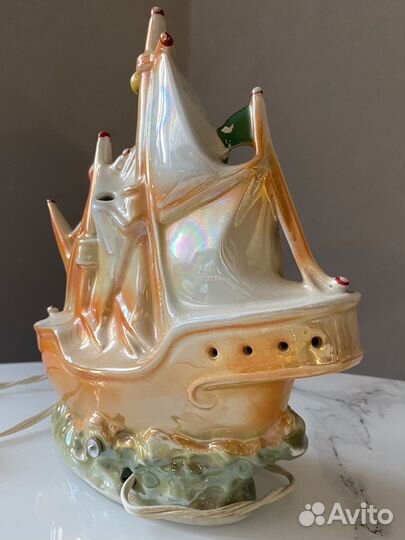 Фарфоровый 