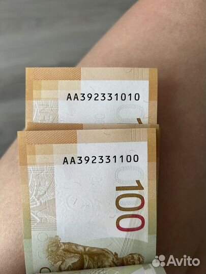 Банкнота 100