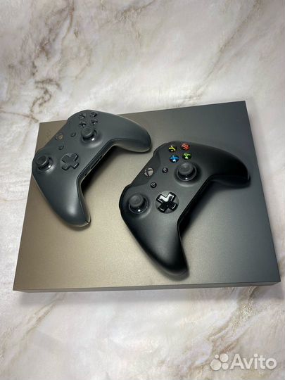 Xbox One X 1TB