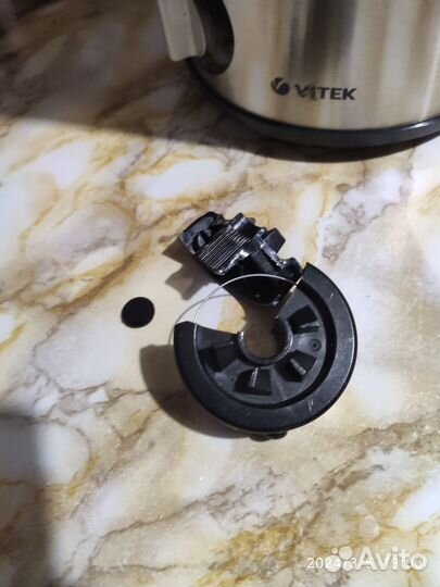 Соковыжималка Vitek VT-1609, сломана муфта