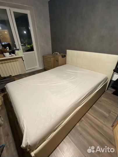 Кровать
