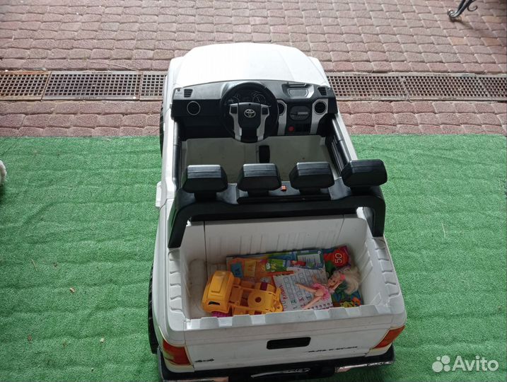 Детский электромобиль двухместный бу