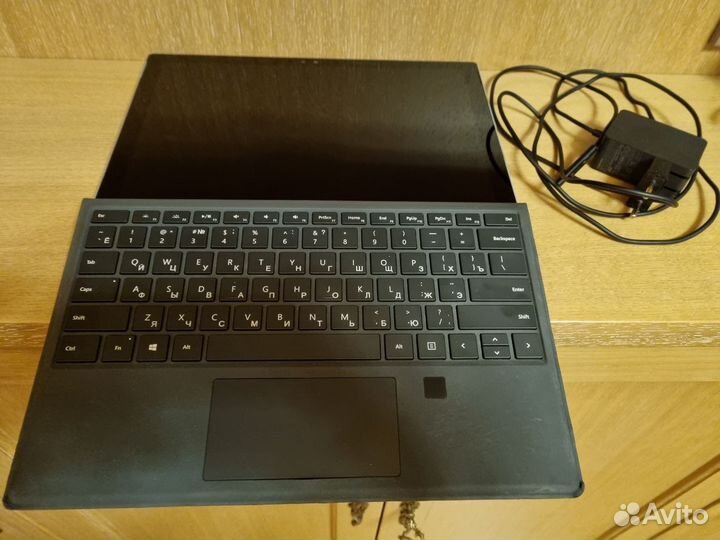 Планшет Microsoft Surface pro 4