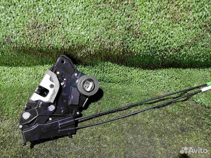 Замок двери передний левый Toyota Vitz NCP91