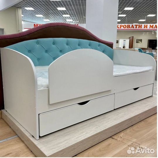 Детская кровать с мягкой спинкой и ящиками