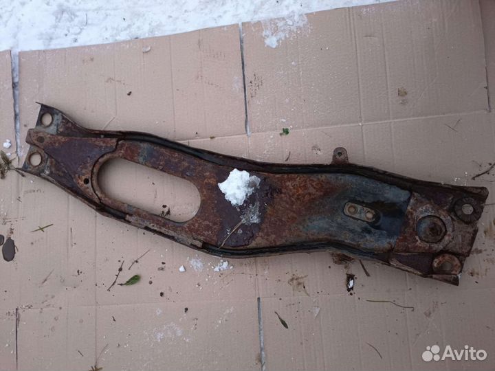 Траверса подрамника Kia Spectra