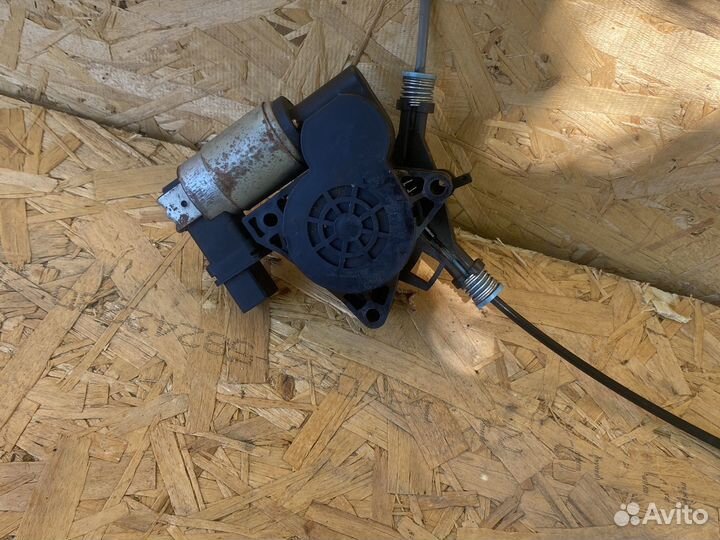 Стеклоподьемник передний правый Mazda demio DY3W