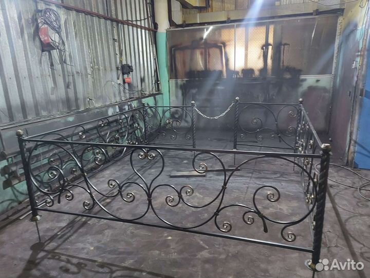 Оградки на кладбище