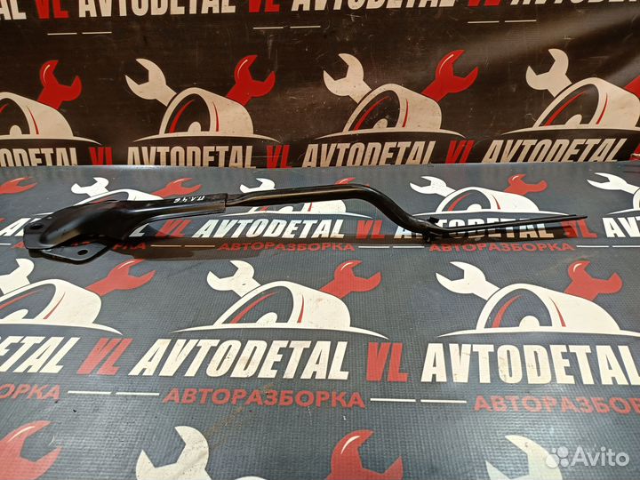 Распорка передней стойки Ford Focus 2