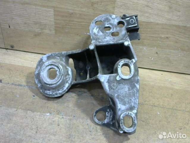 Кронштейн двигателя Volkswagen Passat B5 8E0199352