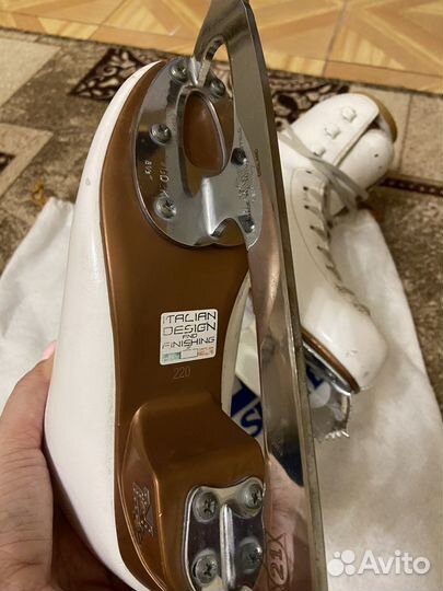 Фигурные коньки risport