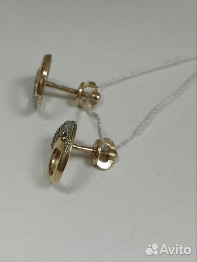Золотые серьги с бриллиантом