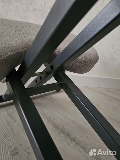 Стул ортопедический коленный серый