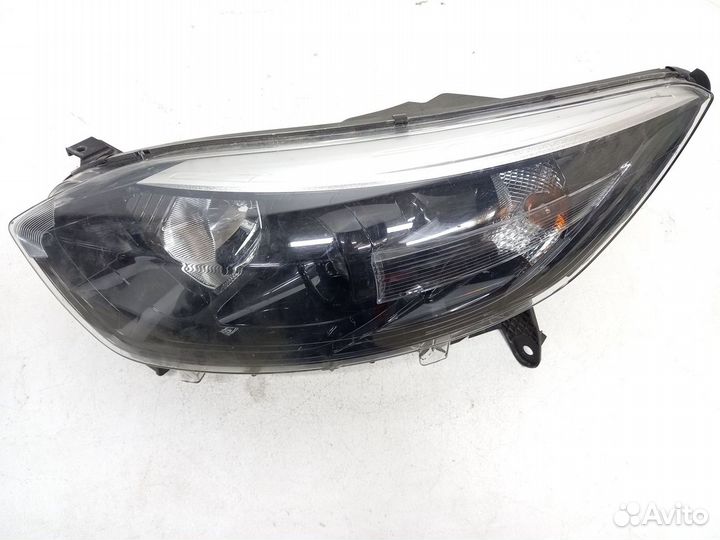 Renault Kaptur (c 16) фара левая