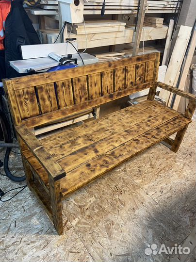 Скамейка из дерева (садовая)