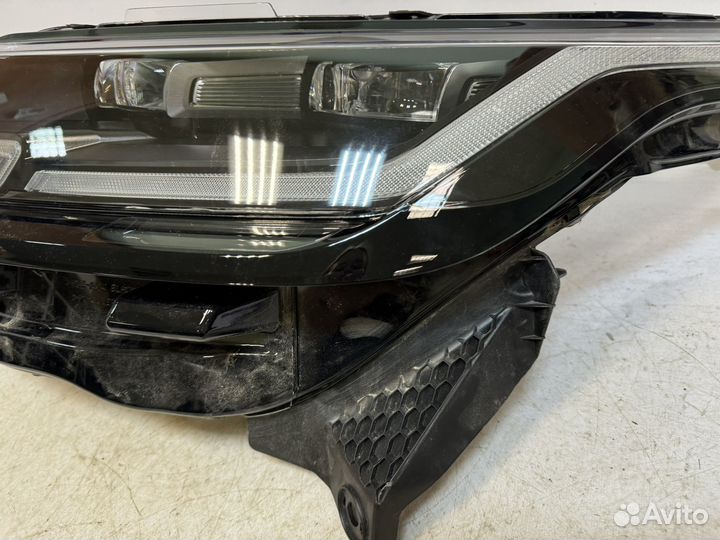 Левая фара в сборе на Land Rover Velar 2 линзы