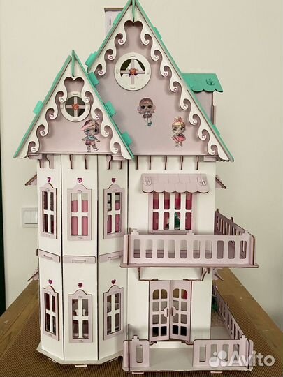 Кукольный домик с мебелью
