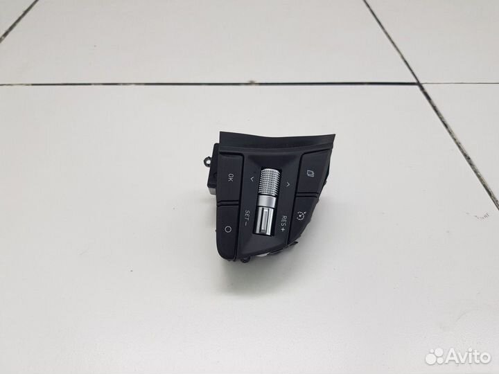 Блок кнопок на руль (правые) (Genesis G70)