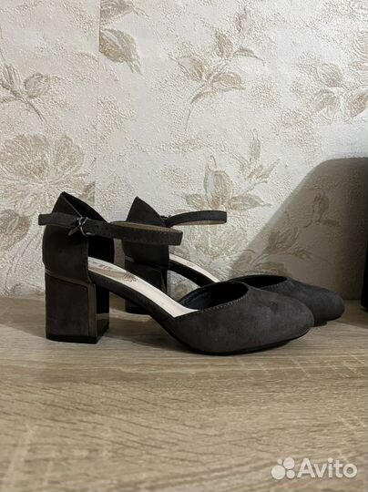Босоножки новые 36