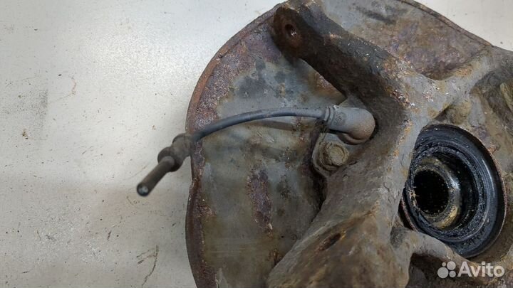 Ступица (кулак, цапфа) левая передняя Suzuki Grand Vitara XL-7