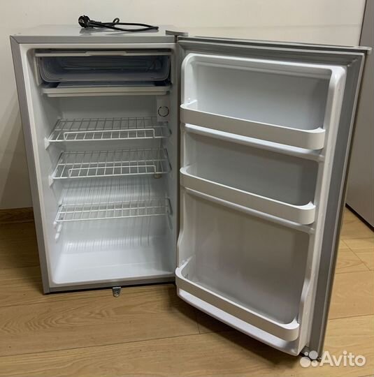 Холодильник Бирюса M90 металлик