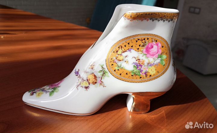 Статуэтка фарфоровая