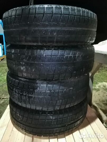 Bridgestone Blizzak Ice 215/65 R16