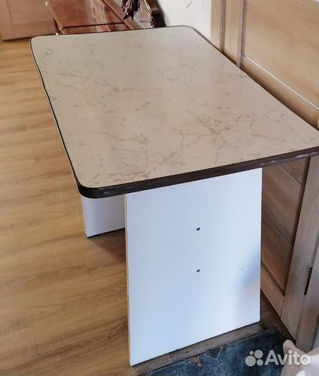 Стол обеденный