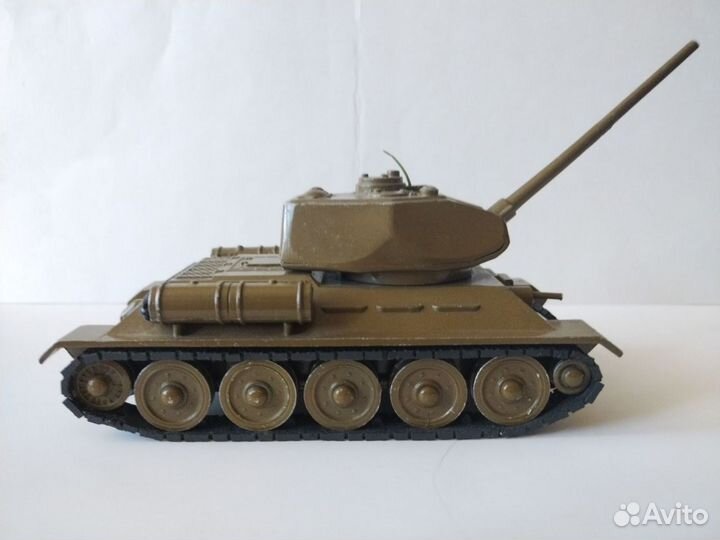 Модель танка Т-34-85 металл, СССР