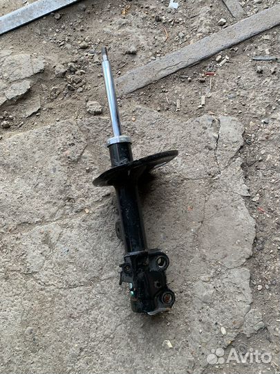 Стойка передняя правая Toyota Rav4