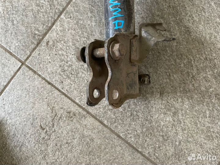 Амортизатор передний Nissan Maxima