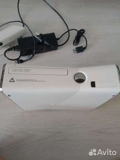 Xbox 360 с кинектом+ 7 игр в подарок