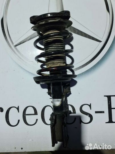 Передний амортизатор Mercedes W204 4Matic