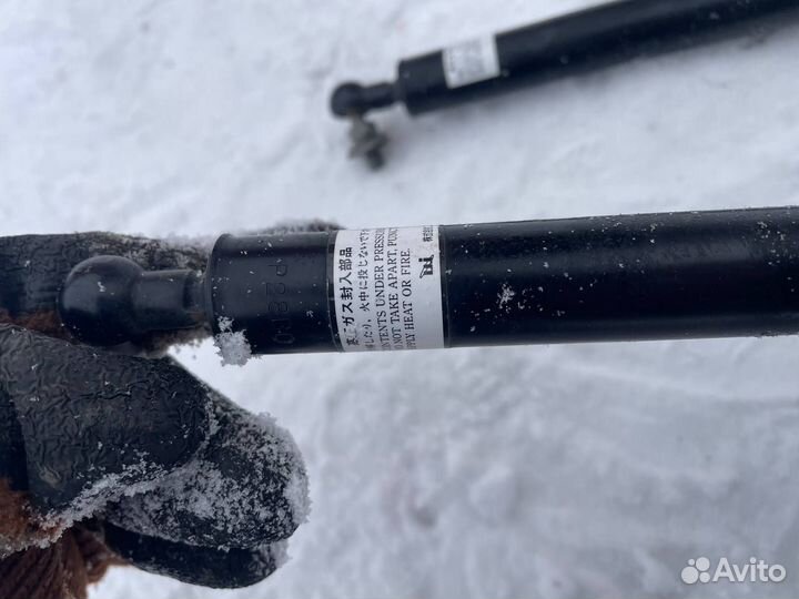 Амортизаторы двери багажника Nissan AD 1996 Y10