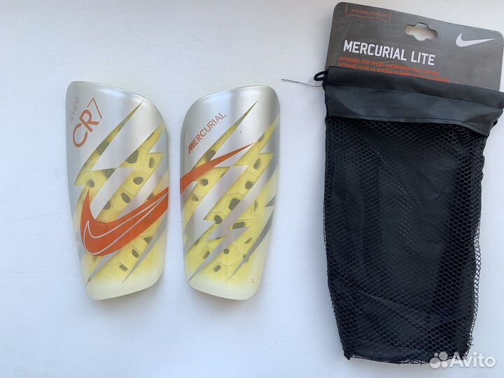 Футбольные щитки