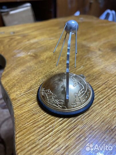 Декоративная настольная статуэтка(старинная)