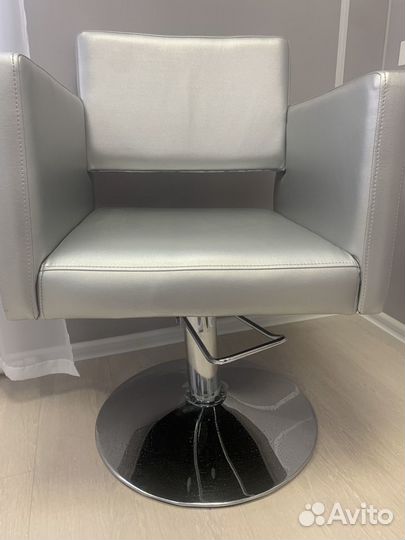 Парикмахерское кресло, педикюрное кресло