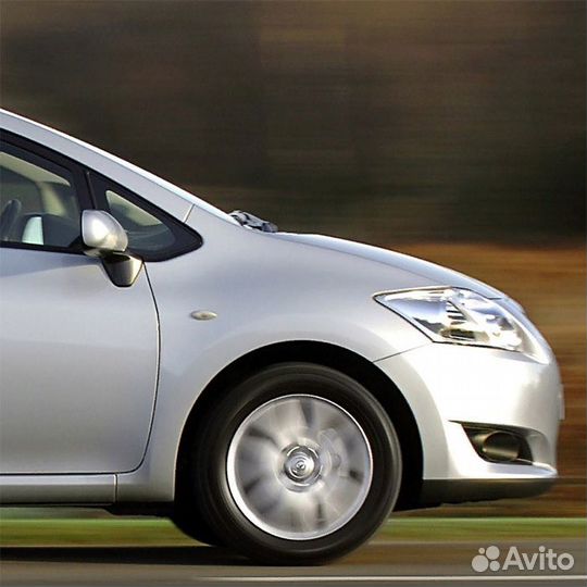 Крыло переднее правое в цвет Toyota Auris 1