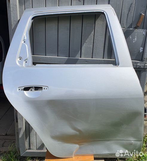 Дверь задняя правая на renault duster