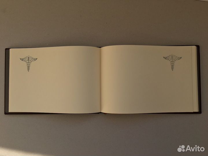 Книга благодарности / отзывов (кожаная книга)