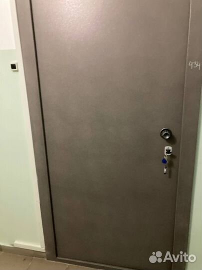 Продам входную металлическую дверь в квартиру